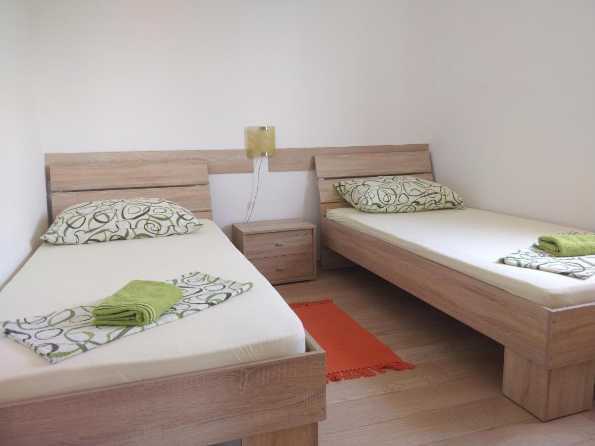 Apartments Booky Novalja Ngoại thất bức ảnh