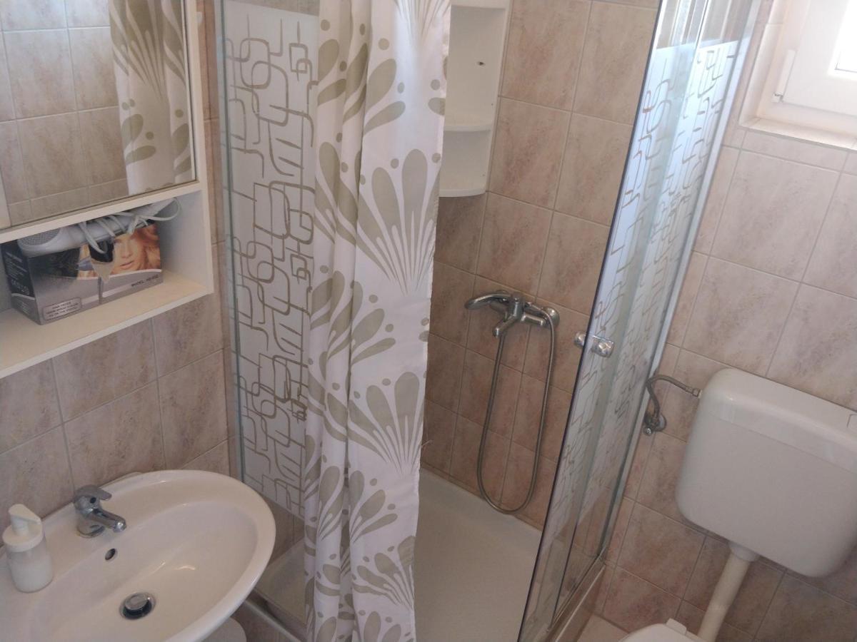 Apartments Booky Novalja Ngoại thất bức ảnh