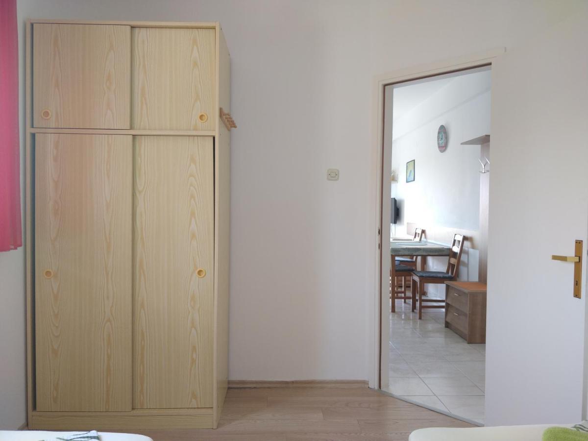 Apartments Booky Novalja Ngoại thất bức ảnh