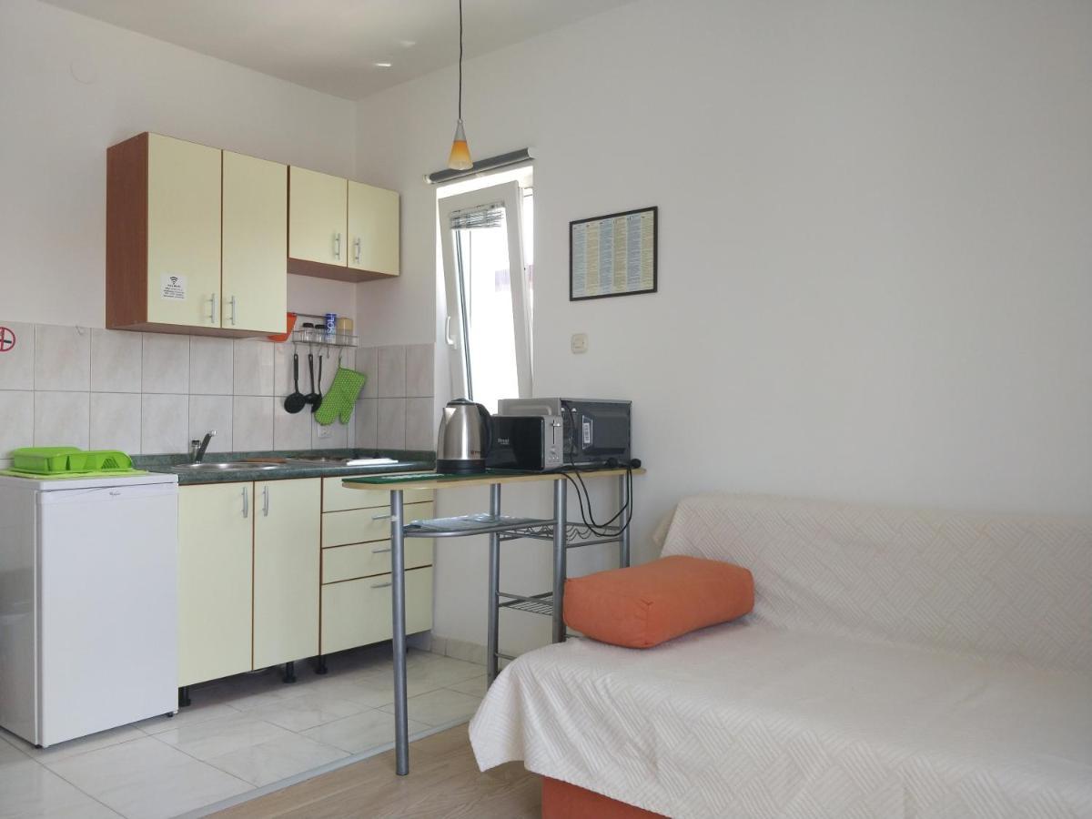 Apartments Booky Novalja Ngoại thất bức ảnh
