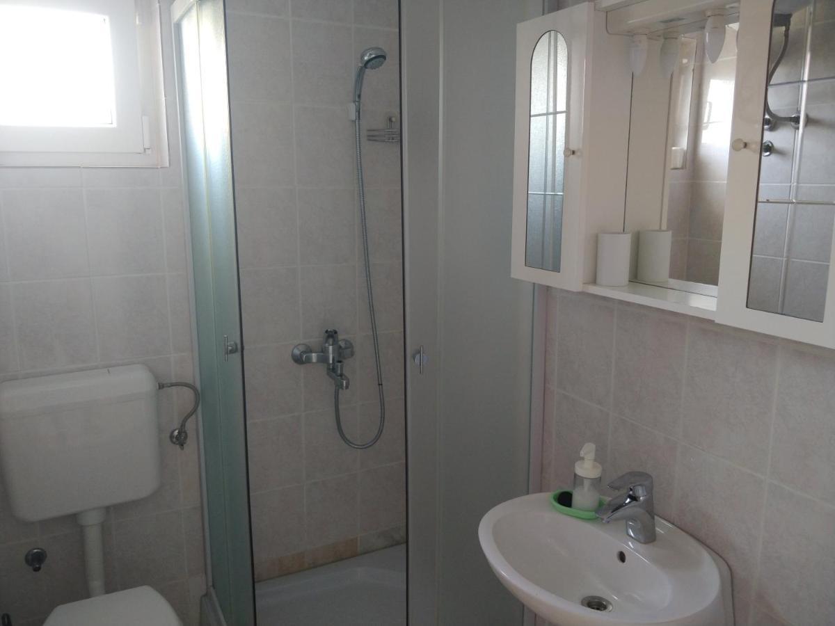 Apartments Booky Novalja Ngoại thất bức ảnh