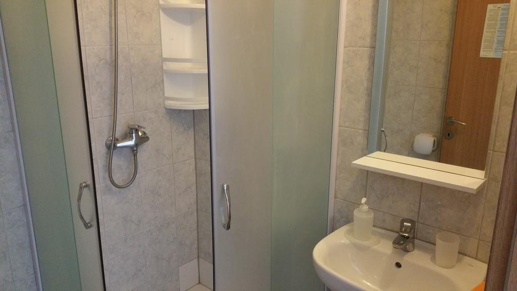 Apartments Booky Novalja Ngoại thất bức ảnh