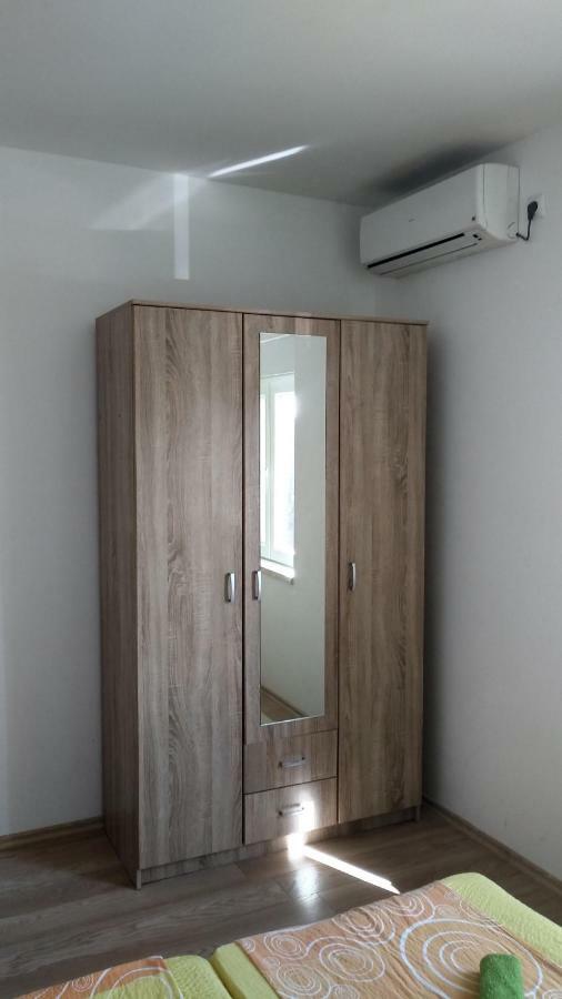 Apartments Booky Novalja Ngoại thất bức ảnh