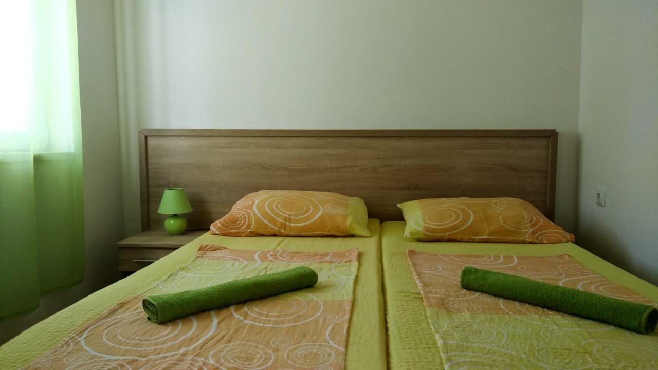 Apartments Booky Novalja Ngoại thất bức ảnh